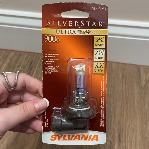 Sylvania SilverStar Ultra Halogen Headlight Bulb - Picture 2 of 5